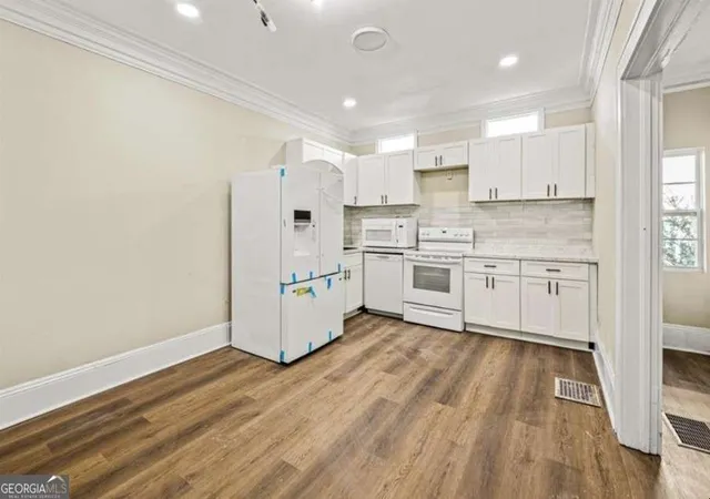 Photo 4 of Single family home for sale at 684 S Elizabeth Pl Nw, Atlanta, GA 30318 | MLS# 10822690 | Listing updated on 2026-10-08
