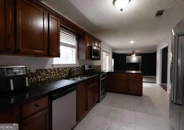 5th image of 4127 Kingship Dr, Ellenwood, GA 30294 | MLS# 10819378