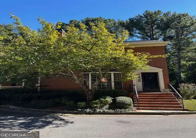 Photo 1 of Sale Pending at 3044 Vinings Ridge Dr Se, Atlanta, GA 30339 | MLS# 10878607 | Listing updated on 2026-10-27