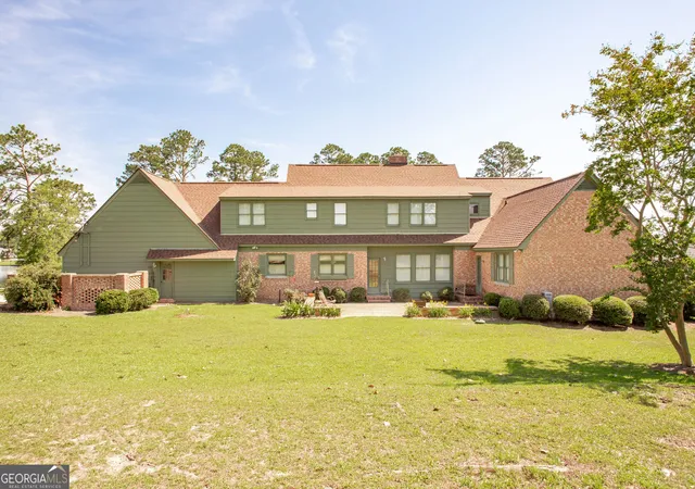 Homes for sale in Alma, GA | 220 Lakeshore Dr, Alma, GA 31510 | MLS# 10784455