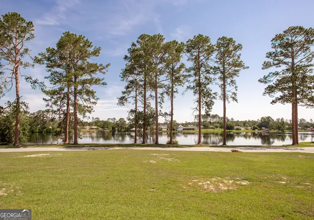 Homes for sale in Alma, GA | 220 Lakeshore Dr, Alma, GA 31510 | MLS# 10784455