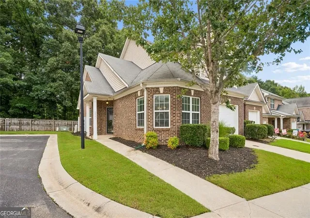 Listing Photo 1 - Condo for sale in building located at 2555 Flt Shls Rd, College Park, GA 30349 - Unit #2501