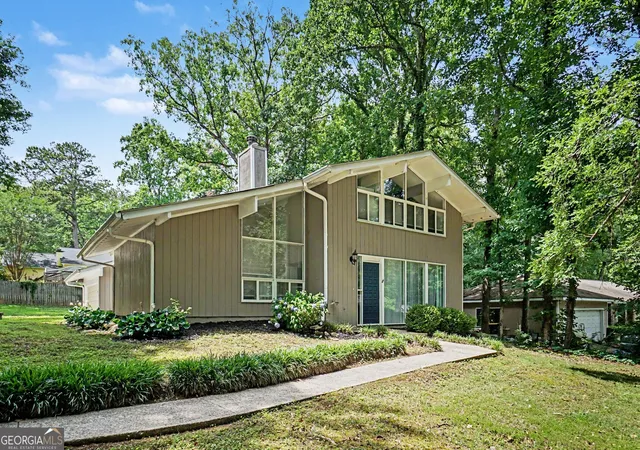 Photo 1 of Single family home for sale at 350 Willow Glenn Ct Ne, Marietta, GA 30068 | MLS# 10777869 | Listing updated on 2026-08-10