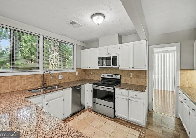 Photo 3 of Single family home for sale at 350 Willow Glenn Ct Ne, Marietta, GA 30068 | MLS# 10777869 | Listing updated on 2026-08-10