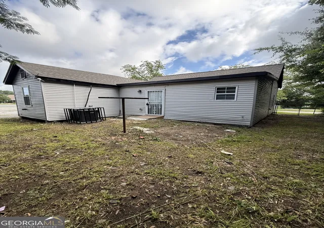 Photo 3 of Single family home for sale at 958 Emory Ave, Macon, GA 31201 | MLS# 10806449 | Listing updated on 2026-07-30