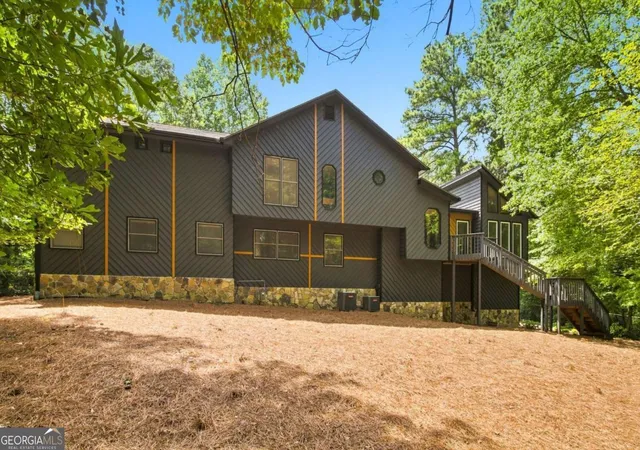 Photo 3 of Sale Pending at 4361 Bishop Lake Rd, Marietta, GA 30062 | MLS# 10821470 | Listing updated on 2026-09-12