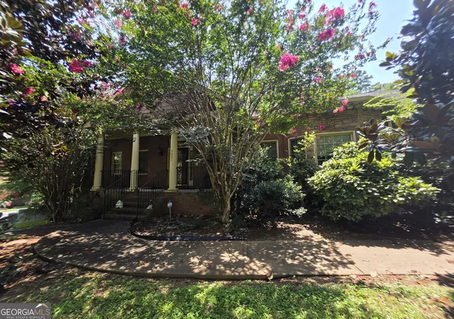 Photo 3 of Single family home for sale at 3421 Rainbow Dr, Decatur, GA 30034 | MLS# 10813724 | Listing updated on 2026-09-20