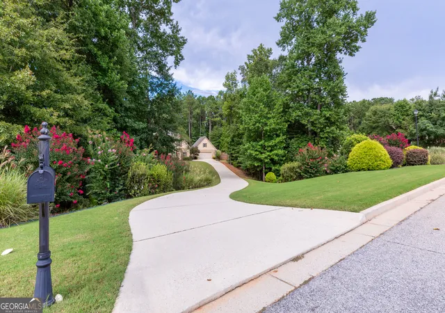 Photo 3 of Single family home for sale at 201 Rocky Bay Ln, Senoia, GA 30276 | MLS# 10827576 | Listing updated on 2026-09-04