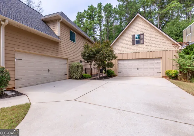 Photo 4 of Single family home for sale at 201 Rocky Bay Ln, Senoia, GA 30276 | MLS# 10827576 | Listing updated on 2026-09-04