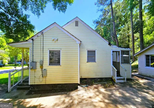 Photo 2 of Sale Pending at 2167 Jernigan Dr SE, Atlanta, GA 30315 | MLS# 10791970 | Listing updated on 2026-08-17