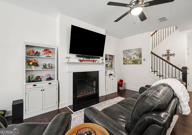Photo 4 of Townhouse for sale at 19 Steelwood Dr #MIDDLE, Winder, GA 30680 | MLS# 10813427 | Listing updated on 2026-09-28
