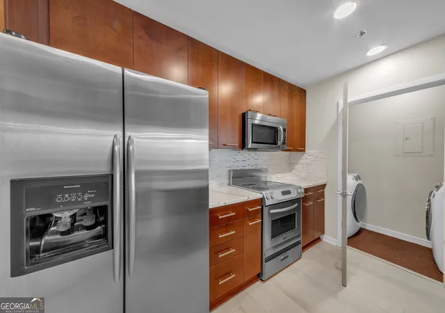 Photo 3 of Condo for sale at 3324 Peachtree Road Ne #1401, Atlanta, GA 30326 | MLS# 10823985 | Listing updated on 2026-08-25