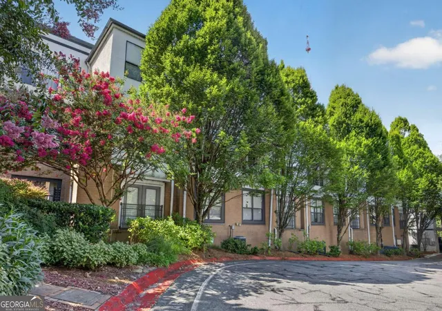 Photo 2 of Condo for sale at 821 Ralph Mcgill Blvd Ne #3137, Atlanta, GA 30306 | MLS# 10813490 | Listing updated on 2026-08-25