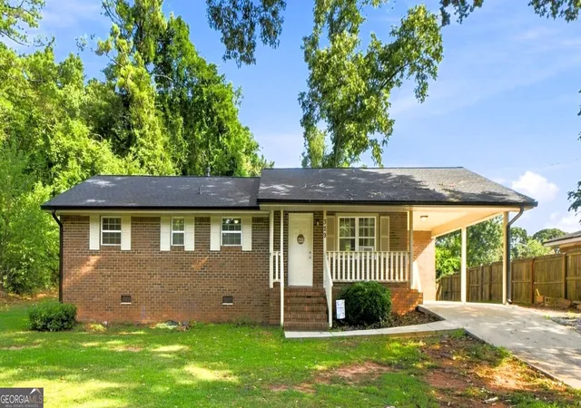 Photo 2 of Single family home for sale at 329 Dale Dr, Griffin, GA 30223 | MLS# 10835219 | Listing updated on 2026-10-28