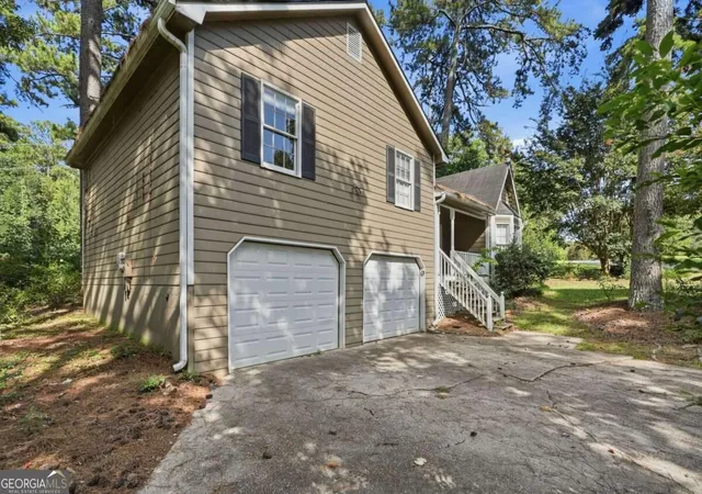 Photo 3 of Single family home for sale at 1948 Winding Creek Ln Sw, Marietta, GA 30064 | MLS# 10830066 | Listing updated on 2026-09-13