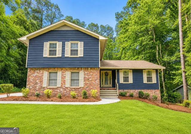 Photo 2 of Sale Pending at 2711 Georgian Ct, Marietta, GA 30068 | MLS# 10762077 | Listing updated on 2026-09-08