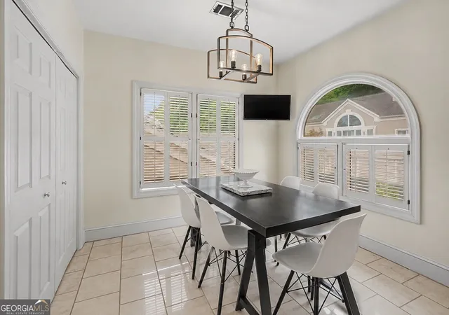 Photo 2 of Condo for sale at 3210 Paces Ml Rd SE, Atlanta, GA 30339 | MLS# 10818630 | Listing updated on 2026-10-04