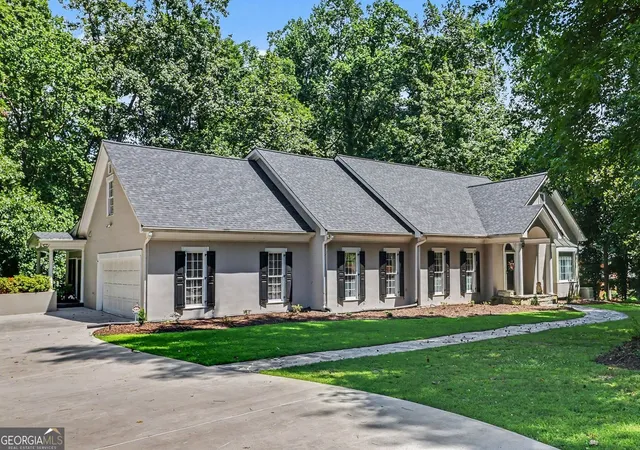 3rd image of 3040 Spalding Dr, Sandy Springs, GA 30350 | MLS# 10804611