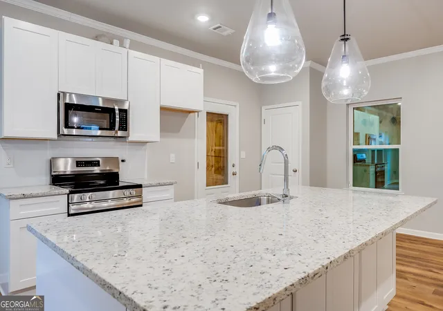 Photo 4 of Sale Pending at 960 Lawton St SW, Atlanta, GA 30310 | MLS# 10505565 | Listing updated on 2026-09-04