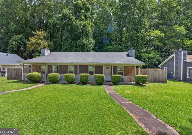 1st image of 2141 Valley Oaks Dr Se, Smyrna, GA 30080 | MLS# 10829050