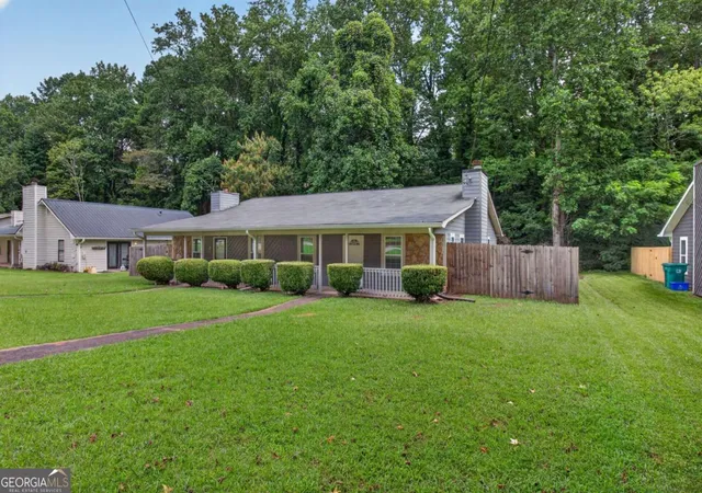 2nd image of 2141 Valley Oaks Dr Se, Smyrna, GA 30080 | MLS# 10829050