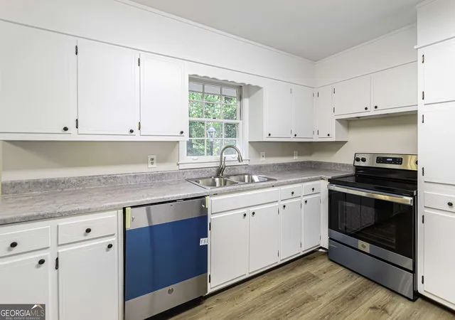 Photo 4 of Sale Pending at 1904 Cameo Ct, Tucker, GA 30084 | MLS# 10598726 | Listing updated on 2025-10-20