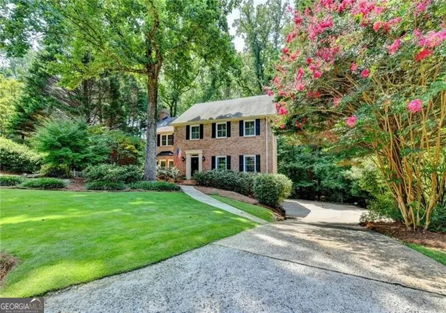 2nd image of 585 Cambridge Wy, Sandy Springs, GA 30328 | MLS# 10817731