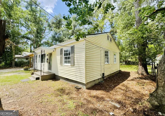 Photo 3 of Single family home for sale at 708 Lakeland Ave, Valdosta, GA 31602 | MLS# 10826612 | Listing updated on 2026-09-19