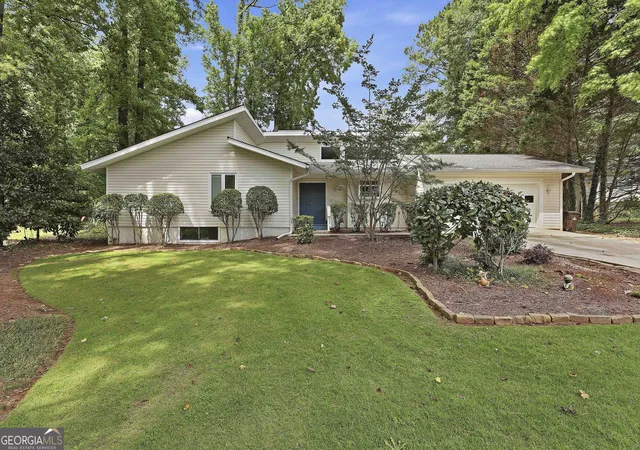Homes for sale in Peachtree City, GA | 203 Doe Run, Peachtree City, GA 30269 | MLS# 10789485