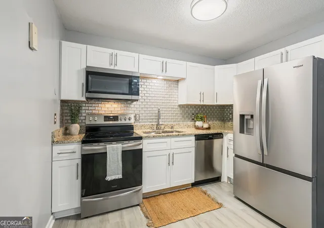2nd image of 1209 N Hampton Dr, Hampton, GA 30228 | MLS# 10793308