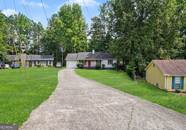 Photo 2 of Single family home for sale at 418 Sir Winston Ct, Jonesboro, GA 30238 | MLS# 10785561 | Listing updated on 2026-08-27