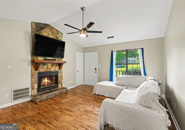 Photo 4 of Single family home for sale at 418 Sir Winston Ct, Jonesboro, GA 30238 | MLS# 10785561 | Listing updated on 2026-08-27
