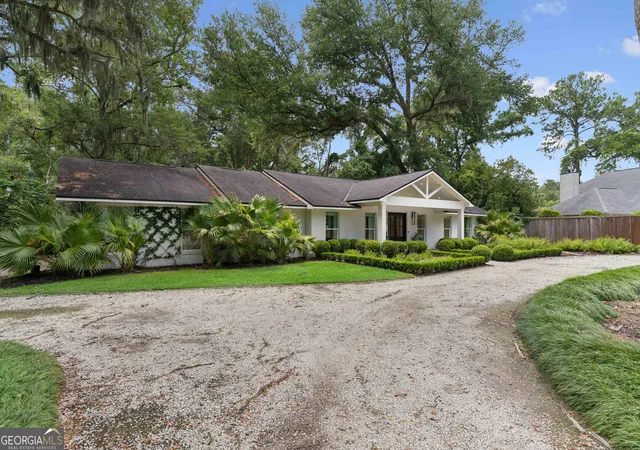 Photo 2 of Single family home for sale at 4909 Frederica Rd, Saint Simons Island, GA 31522 | MLS# 10791624 | Listing updated on 2026-08-28
