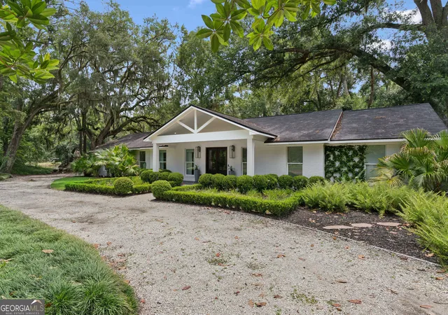 Photo 3 of Single family home for sale at 4909 Frederica Rd, Saint Simons Island, GA 31522 | MLS# 10791624 | Listing updated on 2026-08-28