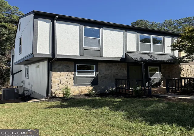 Townhouse for sale at 1174 Ridgecrest Ln SE, Smyrna, GA 30080 | MLS# 10854356
