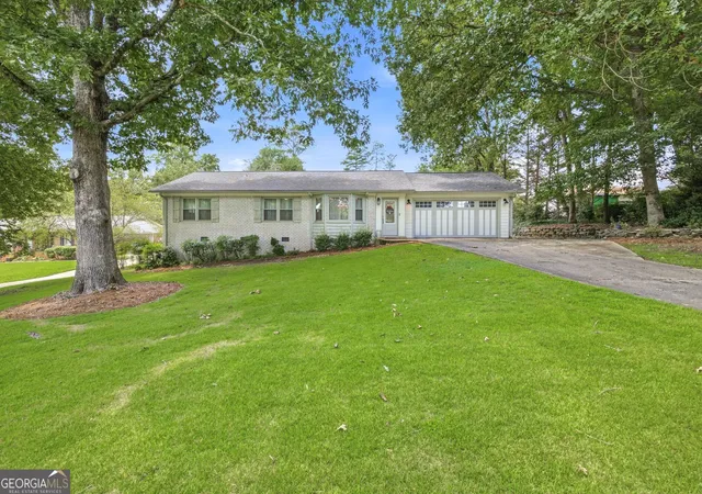 Photo 2 of Single family home for sale at 4510 Seminole Dr, Gainesville, GA 30506 | MLS# 10824134 | Listing updated on 2026-09-12