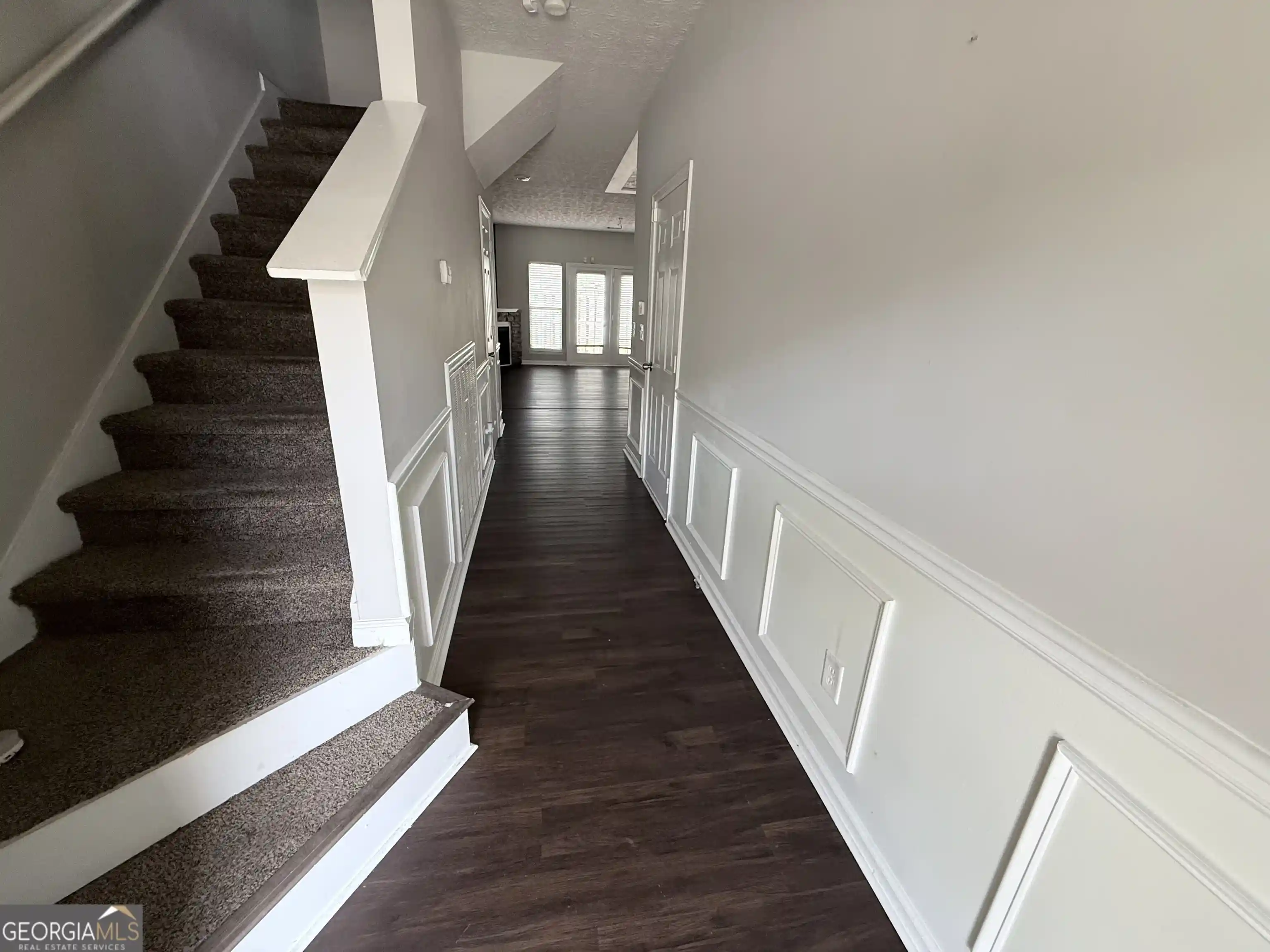 Listing Photo 2 - Condo for sale in 4407 Stone Gate Wy located at 4407 Stone Gate Wy, Atlanta, GA 30344 - Unit #149
