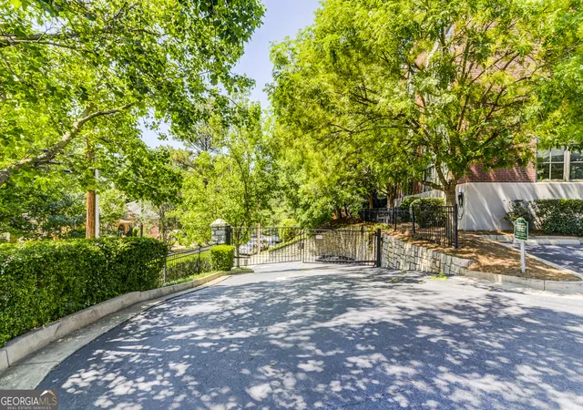 Listing Photo 2 - Condo for sale in building located at 790 N Ave NE, Atlanta, GA 30306 - Unit #102
