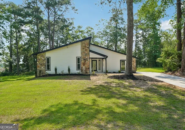 Photo 1 of Sale Pending at 7300 Buck Crk Dr, Fairburn, GA 30213 | MLS# 10790006 | Listing updated on 2026-09-30
