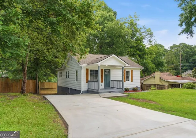 Photo 2 of Single family home for sale at 1703 Pine St Se, Marietta, GA 30060 | MLS# 10808823 | Listing updated on 2026-08-27