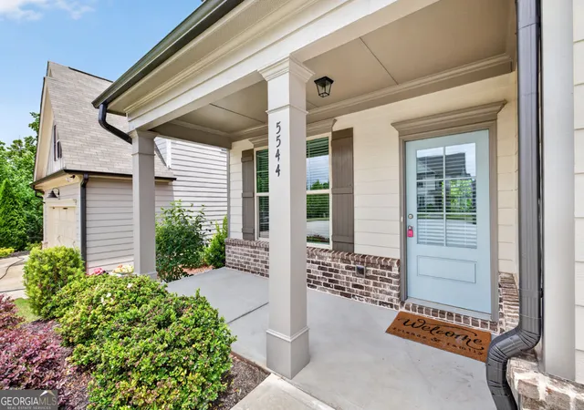 2nd image of 5544 Shallow Branch Dr, Flowery Branch, GA 30542 | MLS# 10819336
