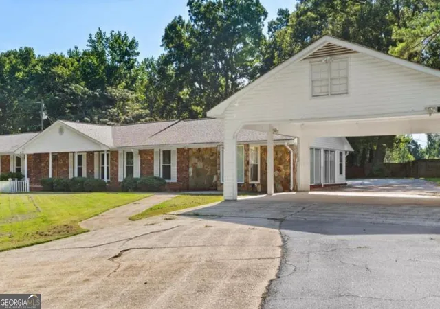 Photo 3 of Single family home for sale at 234 Crumbley Rd, Mcdonough, GA 30252 | MLS# 10827663 | Listing updated on 2026-08-31