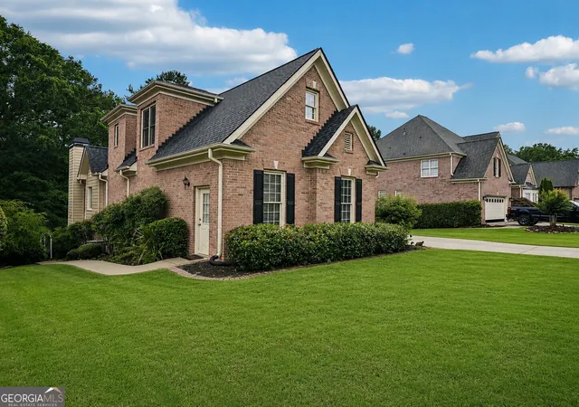 Photo 3 of Sale Pending at 3923 Springtree Ln, Hoschton, GA 30548 | MLS# 10783004 | Listing updated on 2026-10-05