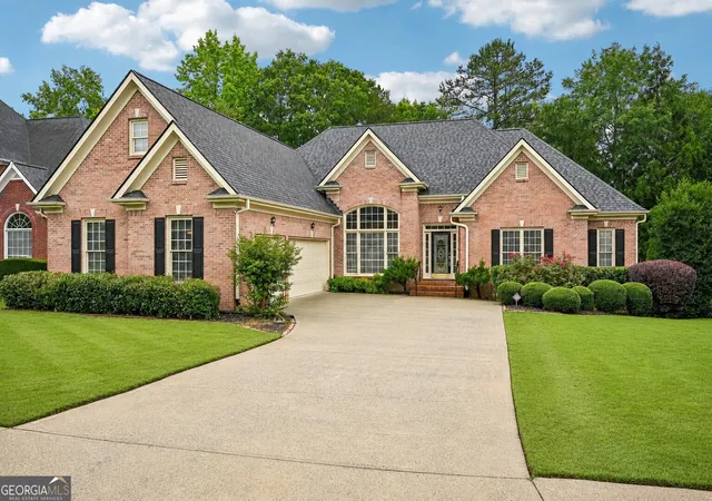 Photo 3 of Sale Pending at 3923 Springtree Ln, Hoschton, GA 30548 | MLS# 10783004 | Listing updated on 2026-10-05