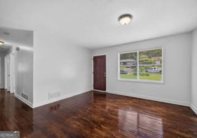 Photo 4 of Single family home for sale at 899 E Glochester Pl, Norcross, GA 30071 | MLS# 10810878 | Listing updated on 2026-09-13