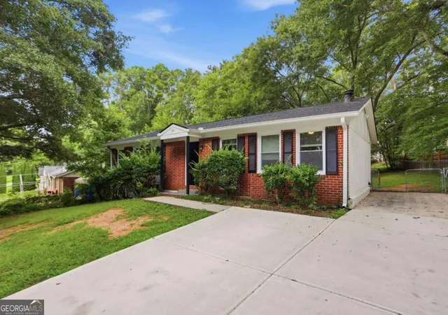 Photo 2 of Single family home for sale at 341 Roxbury Dr, Riverdale, GA 30274 | MLS# 10809447 | Listing updated on 2026-08-31