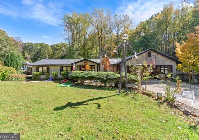 Photo 2 of Single family home for sale at 221 Shallowford Dr, Gainesville, GA 30504 | MLS# 10632005 | Listing updated on 2026-09-11