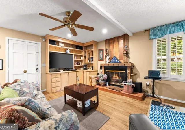 Photo 4 of Single family home for sale at 221 Shallowford Dr, Gainesville, GA 30504 | MLS# 10632005 | Listing updated on 2026-09-11