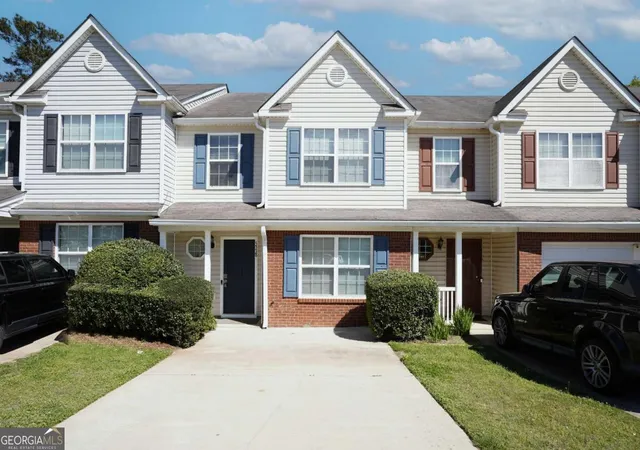 Photo 2 of Townhouse for sale at 5338 Creekview Ln, Morrow, GA 30260 | MLS# 10724428 | Listing updated on 2026-07-19
