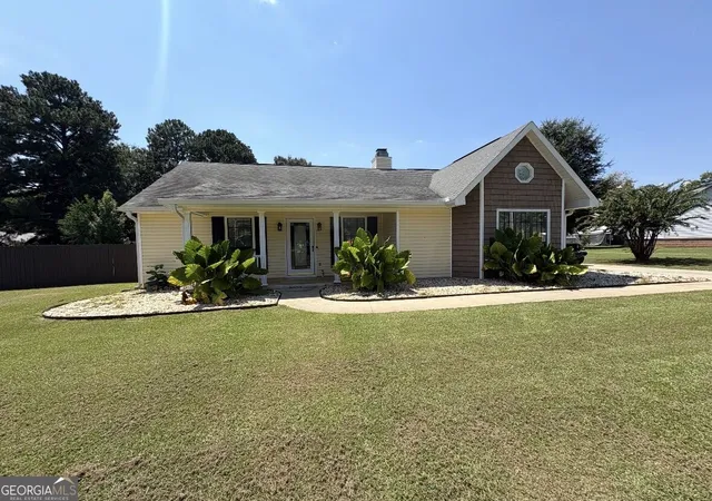 Photo 1 of Sale Pending at 913 N Houston Lake Blvd, Warner Robins, GA 31093 | MLS# 10833306 | Listing updated on 2026-09-09
